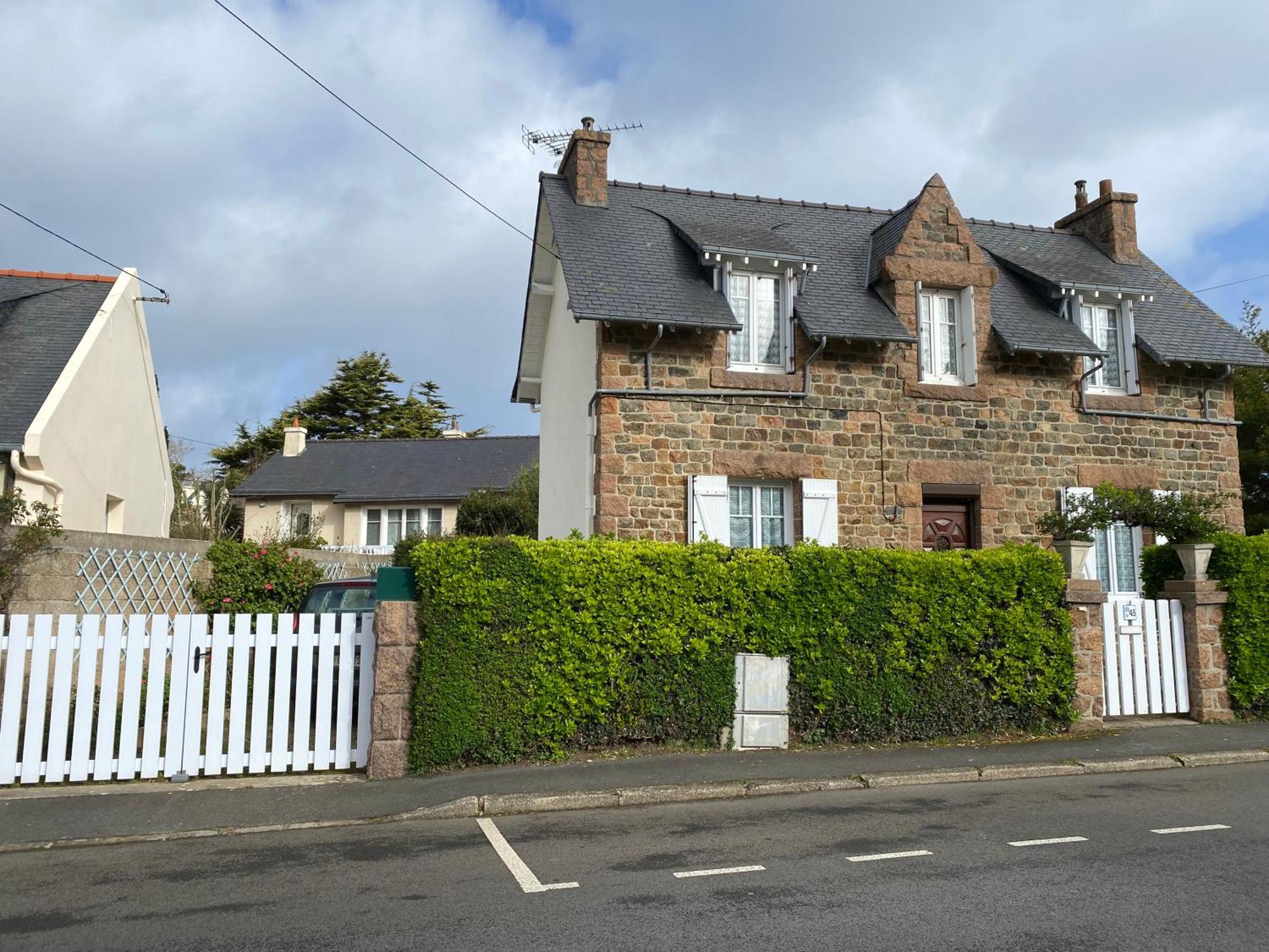 Maison Avec Jardin Au Centre De - Ref 921 * Perros-Guirec