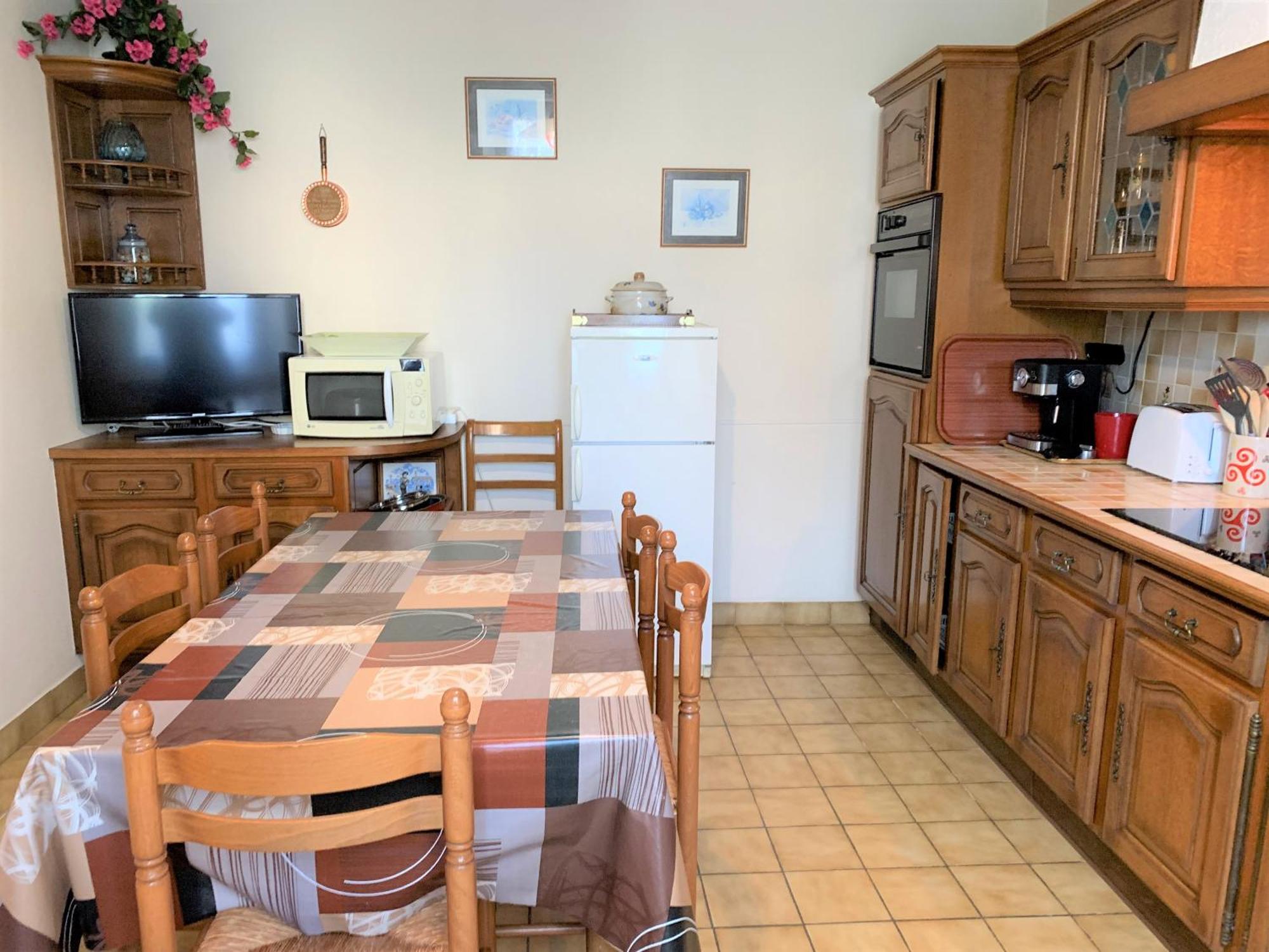 Villa Maison Avec Jardin Au Centre De - Ref 921 *