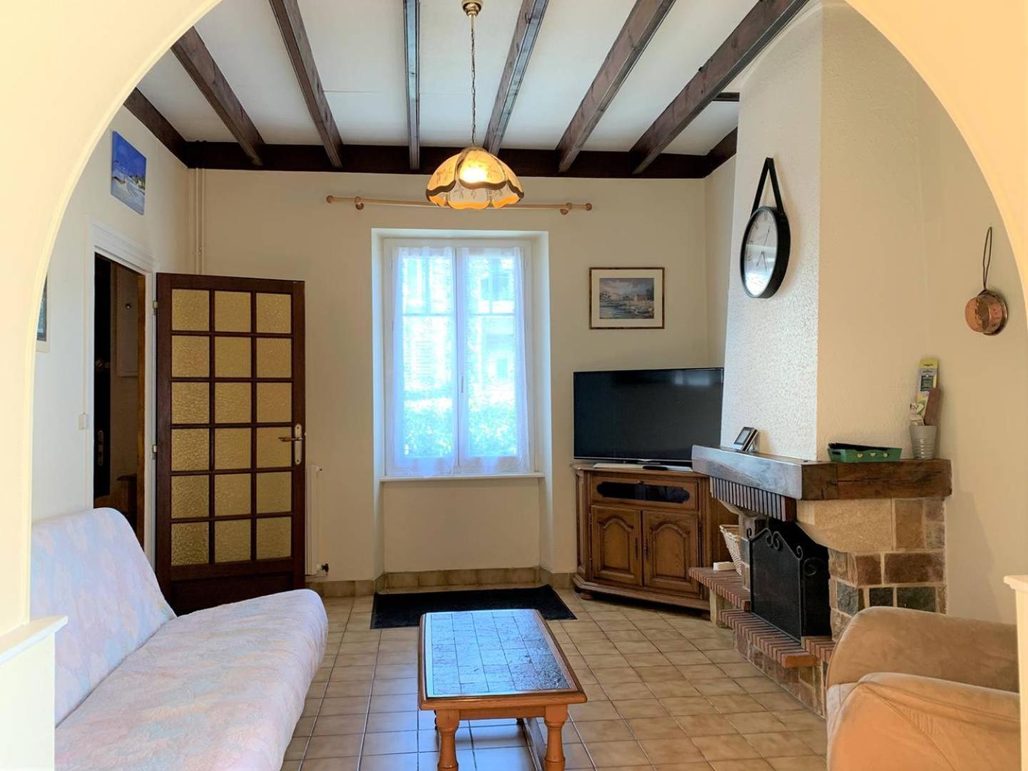 Maison Avec Jardin Au Centre De - Ref 921