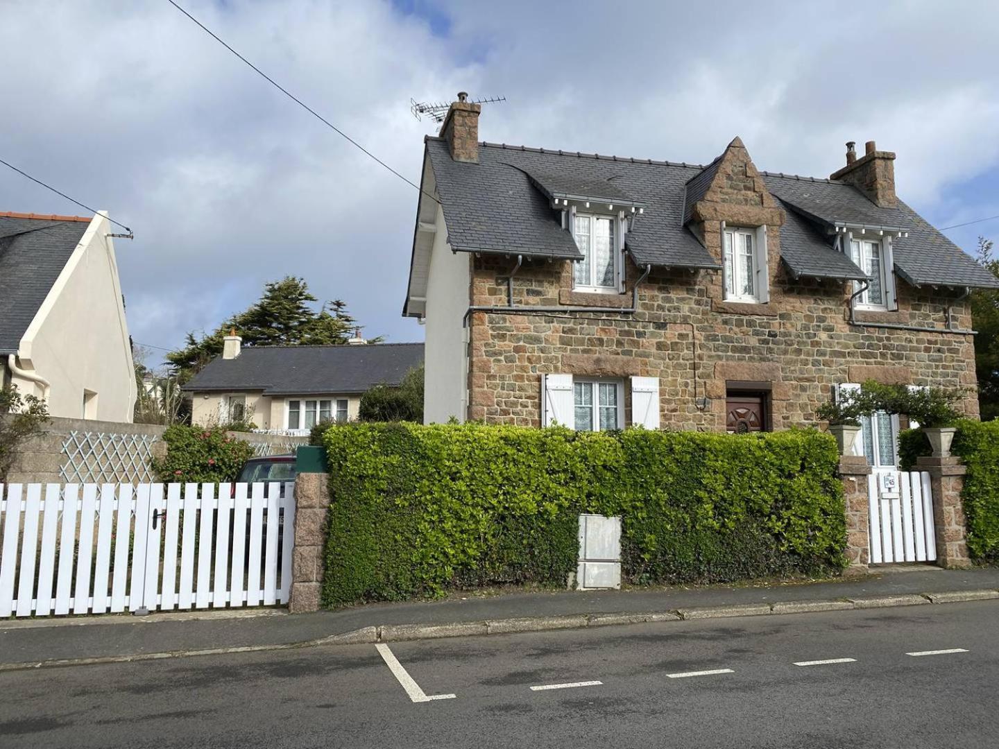 Maison Avec Jardin Au Centre De - Ref 921 Villa